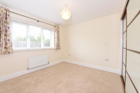 Scholars Place, Walton-on-Thames, KT12 - Photo 2