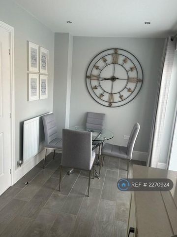 2 bedroom end of terrace house to rent - Photo 2