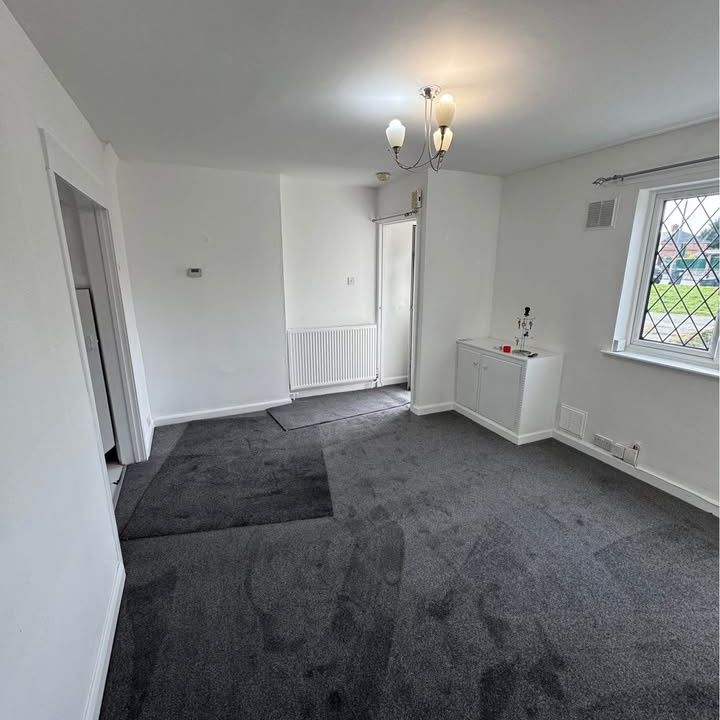 2 Bed Terraced House, Dolphin Lane, B27 - Photo 1