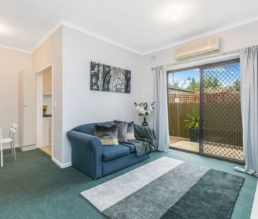 Lovely One Bedroom Unit in Mile End !! - Photo 2