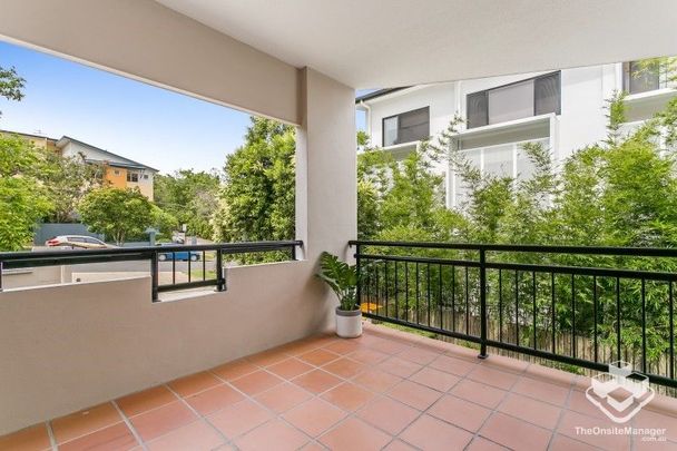 RARE 3 BED, 2 BATH FURNISHED UNIT - Photo 1