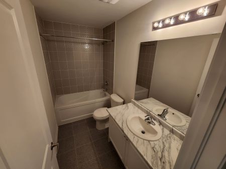 For Lease - 21 Coho Drive, Whitby, Ontario - Photo 4