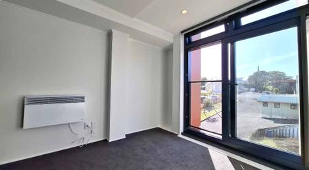 Modern, Stylish Apartment - Photo 3