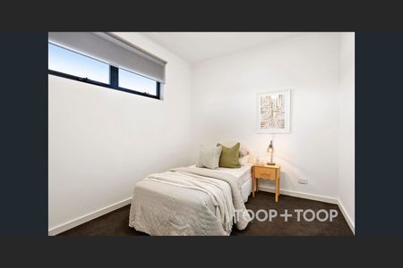 Modern Living just minutes to the CBD! - Photo 4