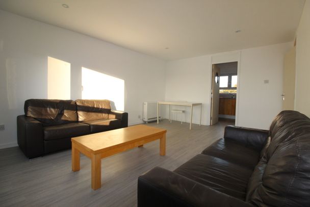 4 Bed Flat, St. Mungo Avenue, G4 - Photo 1