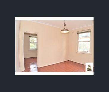 Renovated Double Brick 3 bedroom Home - Photo 5