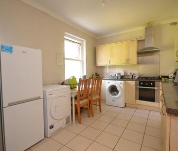 1 bedroom Flat To Let - Photo 2