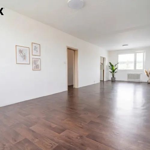 Pronájem prostorného bytu 3+1 s balkonem a sklepem | Ostroměř - Photo 1