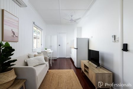 Studio Apartment Fully Furnished - All Bills included - Photo 3