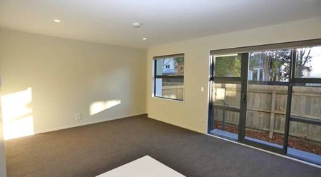 MODERN - CITY CENTRE - THREE BEDROOM TOWNHOUSE - Photo 5