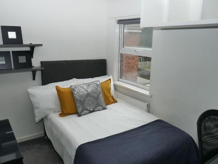 4 bedroom terraced house to rent - Photo 5