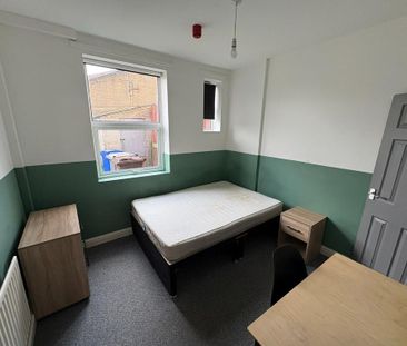 6 bedroom terraced house to rent - Photo 3