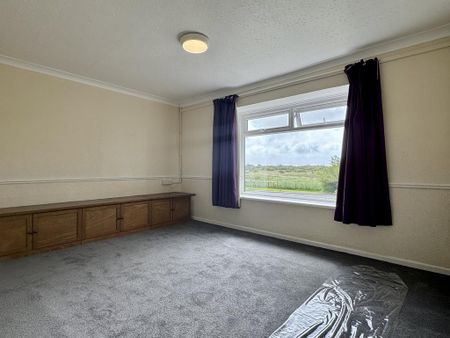 4 bedroom end of terrace house to rent - Photo 3