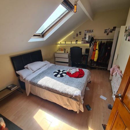 4 Bed - 5 Newport Mount, Headingley, Leeds - LS6 3DB - Student - Photo 3