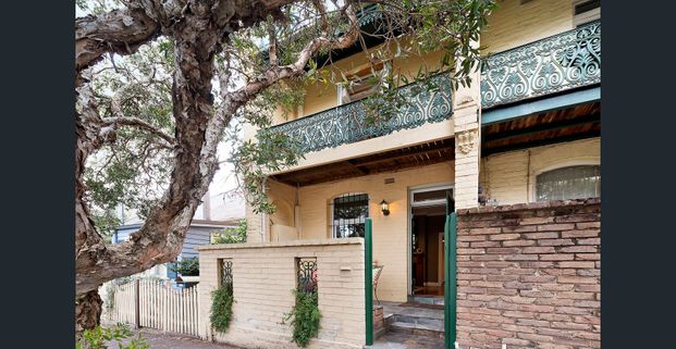 Charming village terrace perfectly located. - Photo 1