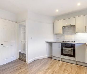 Thursley Road, Elstead, GU8 - Photo 4