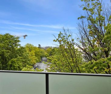 Amazing 2 bedroom apartment with 2 car spaces - Photo 3