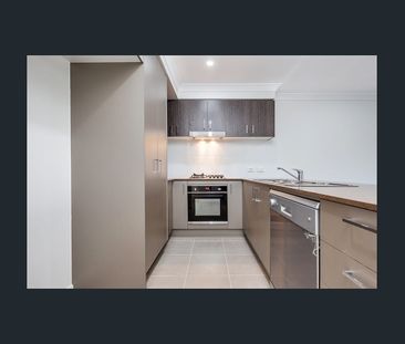 Modern style duplex - Photo 5