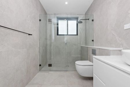 Brand New & Immaculate Five-Bedroom Home - Photo 4