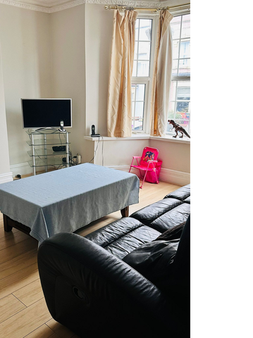 1 bedroom in a house share to rent - Photo 3