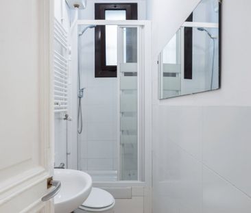 Bright room in les Heures street - Photo 3