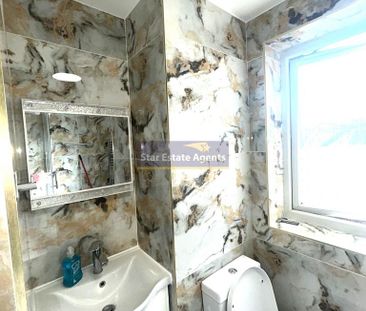 1 bedroom in a flat share to rent - Photo 2