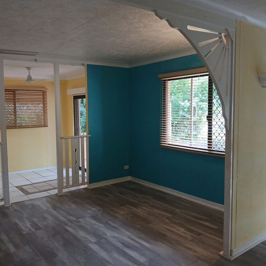 4 Bedroom Home with a Pool in Kelso - Photo 1