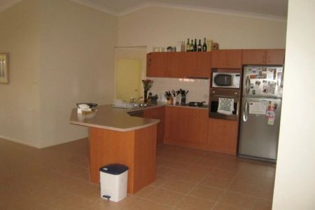 Spacious 4-Bedroom Family Home in Convenient Forest Lake Location - Photo 5