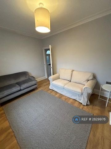 4 bedroom end of terrace house to rent - Photo 4