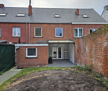 Ruime gezinswoning met tuin en carport in centrum - Photo 6