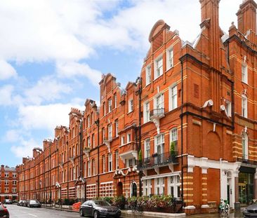 A studio apartment in a classic period building on Egerton Gardens,... - Photo 2