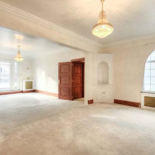 Four Bedroom Apartment in Marylebone Road, NW1 - Photo 1