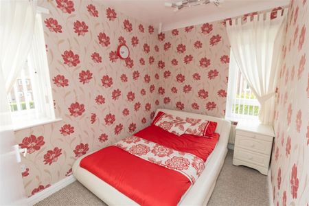 3 Bedroom House - End Terrace - Photo 2