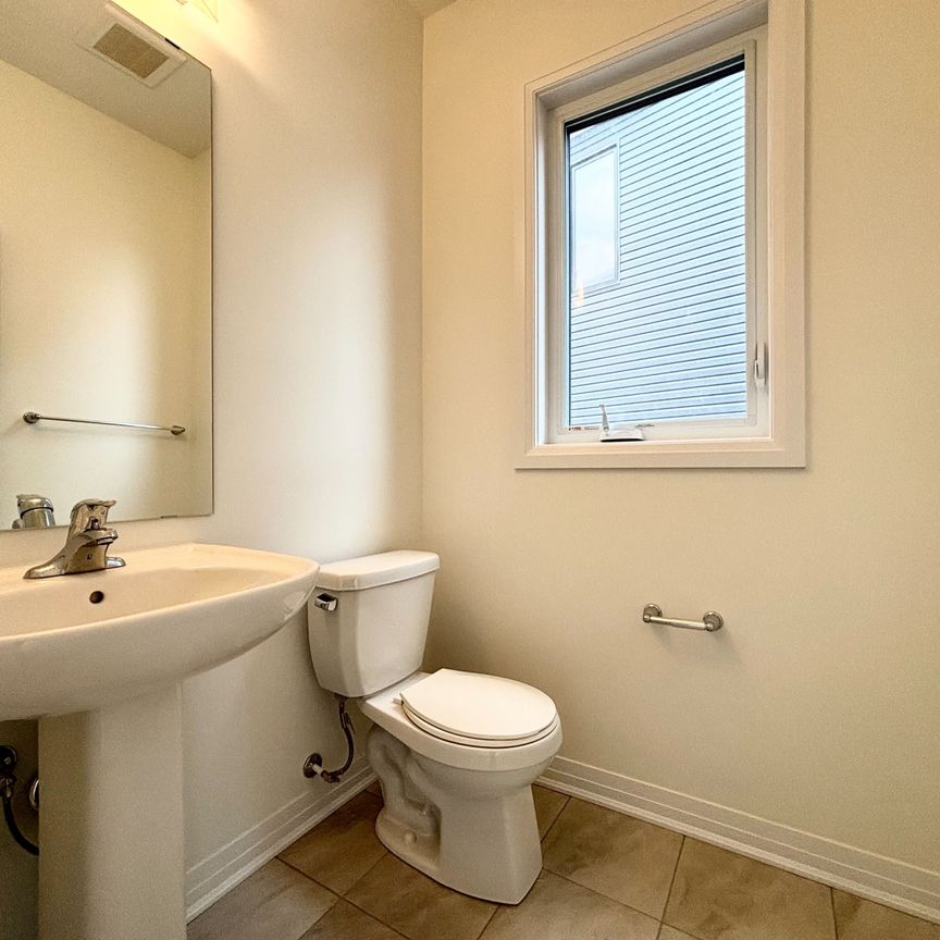 For Lease - 132 PORT Crescent, Welland, Ontario - Photo 1