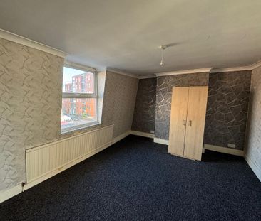 3 bedroom flat to rent - Photo 6