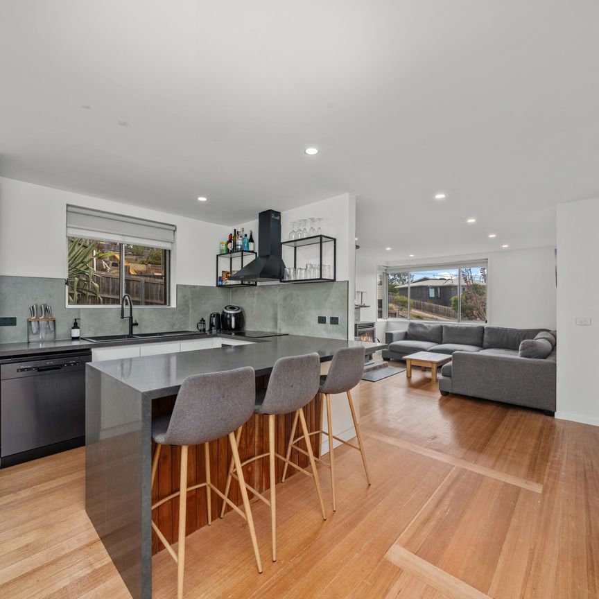 Modern Three Bedroom Home - Photo 1