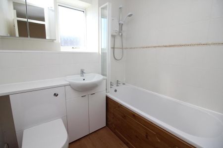 2 bedroom semi-detached house to rent - Photo 5