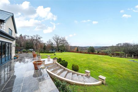 An impressive family home in a beautiful woodland setting with lovely landscaped gardens - Photo 5
