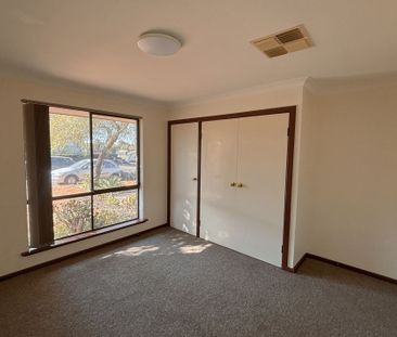 Comfortable Family Home with Large Yard - Photo 4