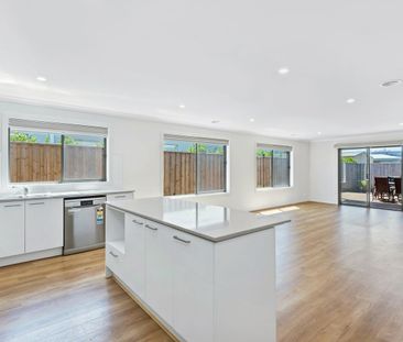 Spacious 4-Bedroom Family Home with Modern Comforts - Photo 5