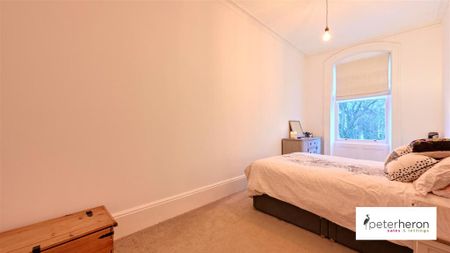 3 bedroom flat to rent - Photo 2