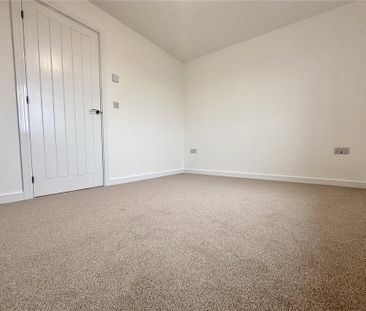 2 bedroom semi-detached house to rent - Photo 5