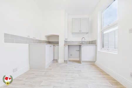 Linden Road, Linden, Gloucester - Photo 4