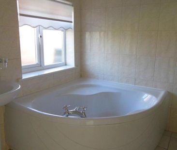 3 bedroom cottage to rent - Photo 3