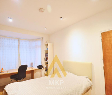 4 bedroom semi-detached house to rent - Photo 4