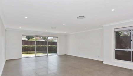 LARGE FAMILY HOUSE! - Photo 2