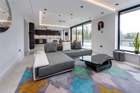 5 bedroom detached house to rent - Photo 2