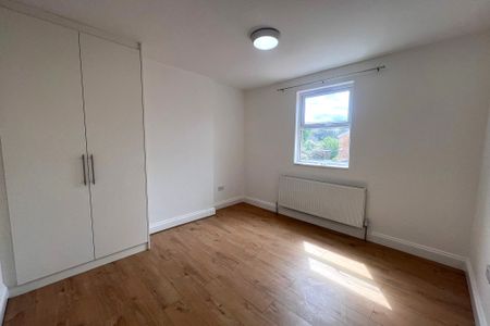 Kings Road, Fleet, Hampshire, GU51 - Photo 2