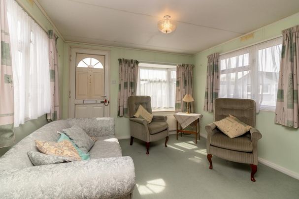 2 bedroom park home to rent - Photo 1