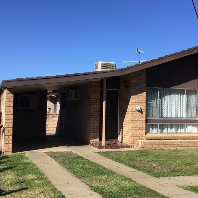 SOUTH TAMWORTH - Spacious Duplex with Yard - Photo 1